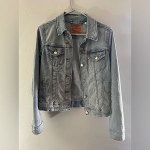 Levi denim jean jacket size small. Worn once! Perfect condition!